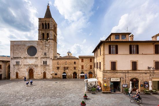 Bevagna Il centro storico Francesca Sciarra / Shutterstock.com 