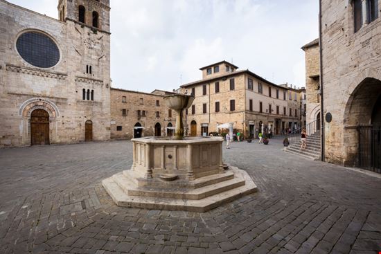 Bevagna Il centro storico Francesca Sciarra / Shutterstock.com 