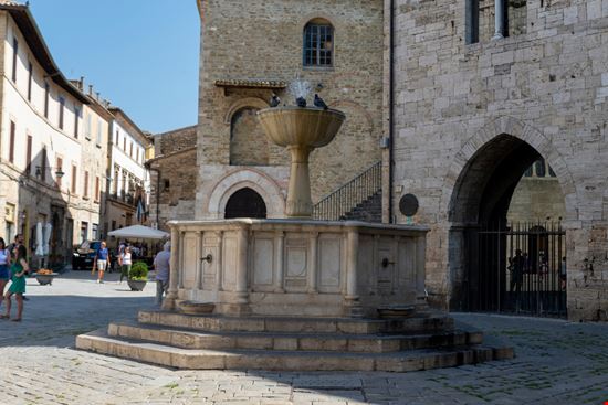 Bevagna Il centro storico Cavan-Images / Shutterstock.com 