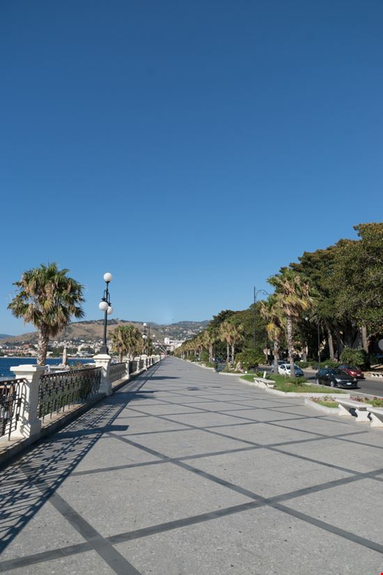 Reggio Calabria Lungomare Falcomatà Shutterstock.com 