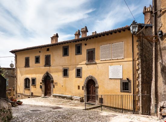 Collalto Sabino Borgo antico Paola Leone / Shutterstock.com 