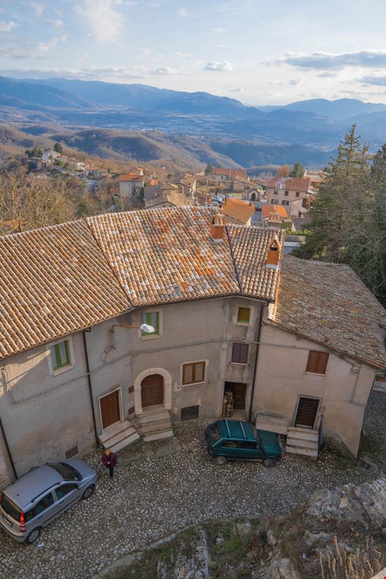 Collalto Sabino Borgo antico siete_vidas / Shutterstock.com 