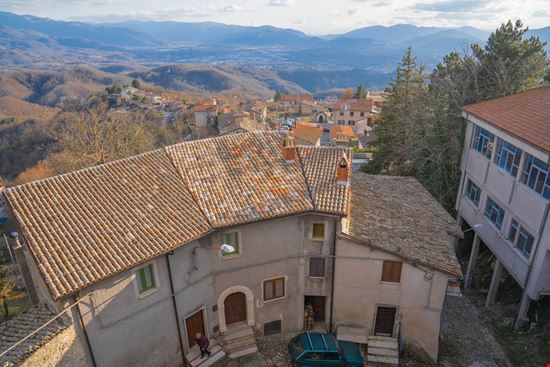 Collalto Sabino Borgo antico siete_vidas / Shutterstock.com 