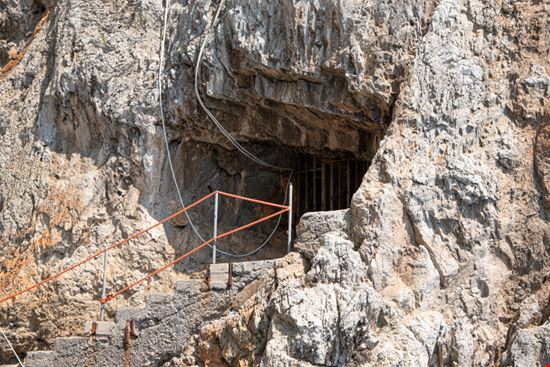 Conca dei Marini Grotta dello Smeraldo  lukep / Shutterstock.com 