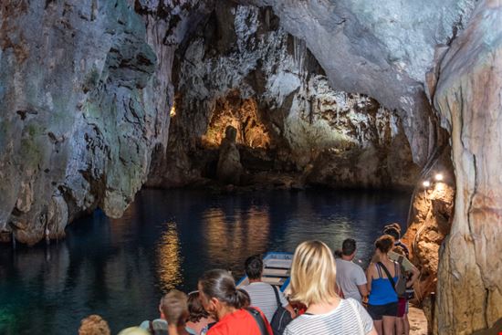 Conca dei Marini Grotta dello Smeraldo  lukep / Shutterstock.com 