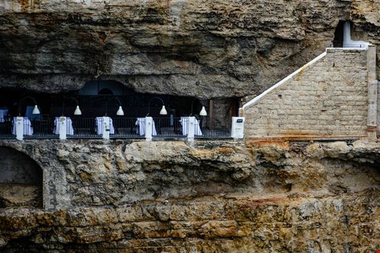 Grotta Palazzese Grotta Palazzese Deyan Denchev - Shutterstock.com 
