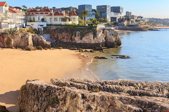 Praia da Rainha  Praia da Rainha  Val Thoermer - Shutterstock.com 