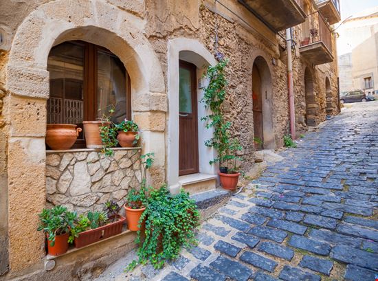 Caltagirone Caltagirone JohnKruger - Shutterstock.com 