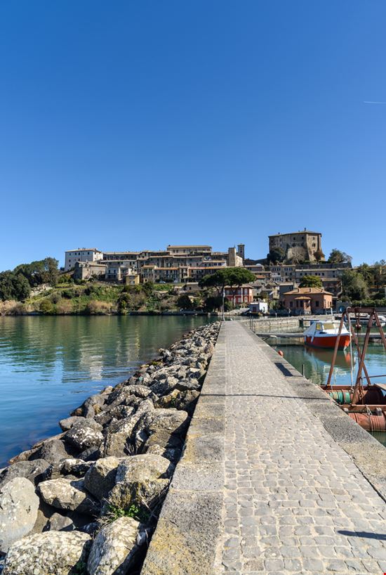Capodimonte Capodimonte Georgia Carini - Shutterstock.com 