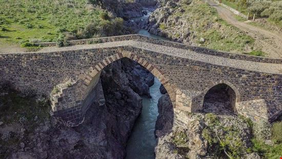 Ponte dei Saraceni Il ponte 'interrotto' Wead - Shutterstock.com 