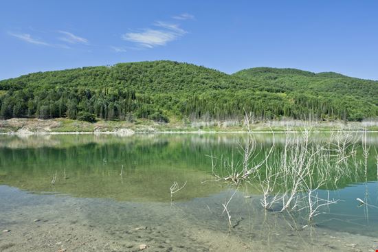 Lago di Acerenza Scatti del laghetto Alessandro de Leo - Shutterstock.com 