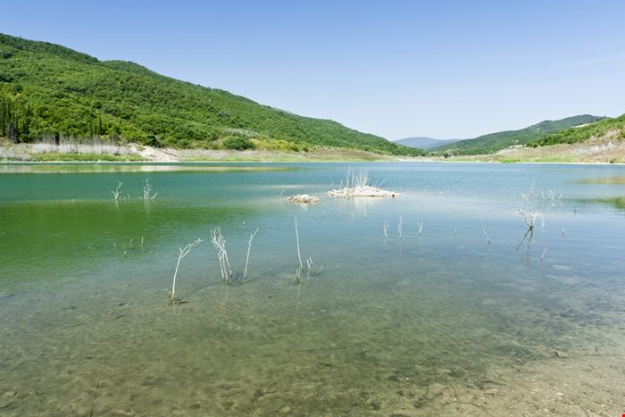 Lago di Acerenza - Scatti del laghetto - Alessandro de Leo - Shutterstock.com