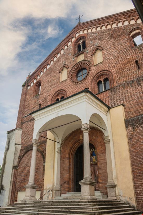 Abbazia di Morimondo Vista frontale Elisabetta82 - Shutterstock.com 