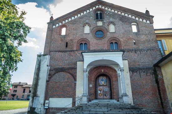 Abbazia di Morimondo Vista frontale AlePana / Shutterstock.com 