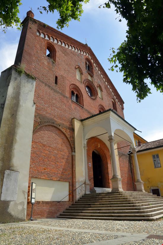Abbazia di Morimondo Vista frontale Giovanni Del Curto / Shutterstock.com 