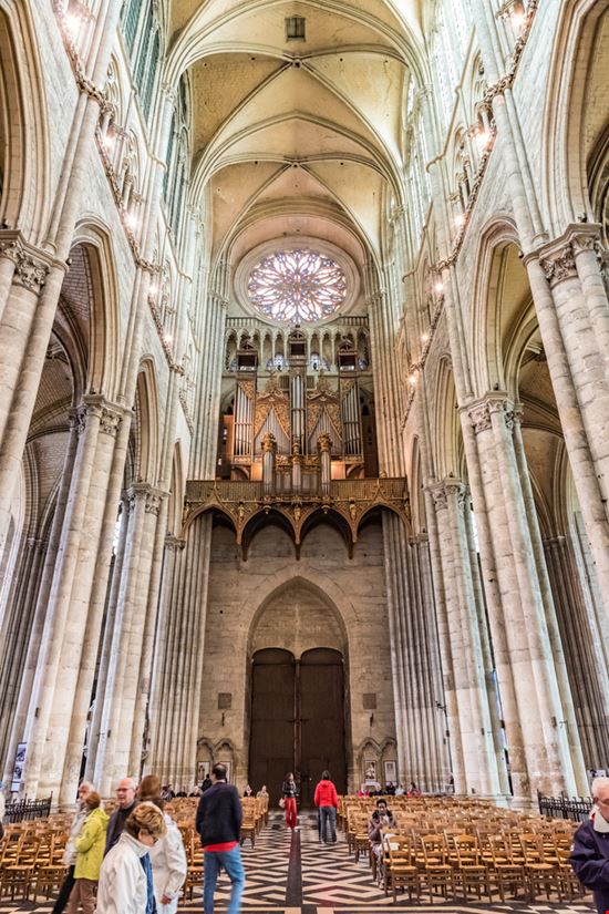 Cattedrale Cattedrale Takashi Images / Shutterstock.com 