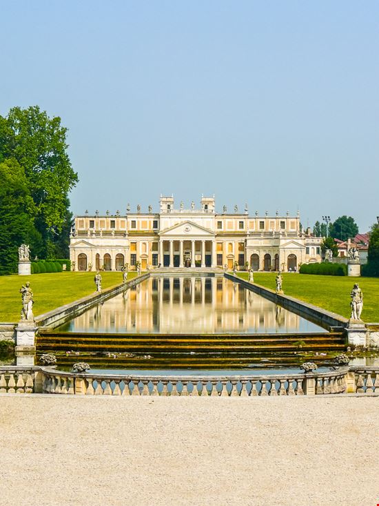 Villa Pisani  Villa Pisani  s74 - Shutterstock.com 