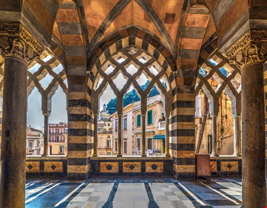 Amalfi Il Duomo Shutterstock - solo uso editoriale 
