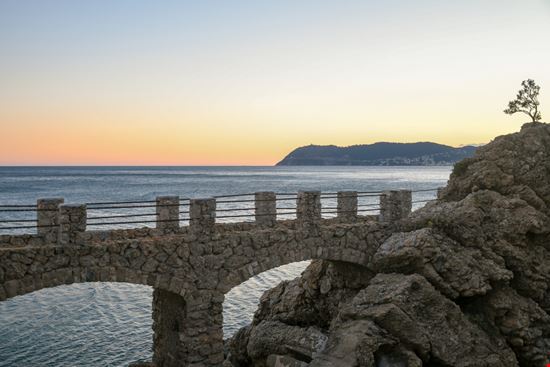 Alassio Strada sul mare Simona Sirio - Shutterstock.com 