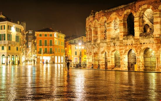 Piazza Bra Piazza Bra Boris Stroujko - Shutterstock.com 