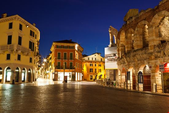 Piazza Bra Piazza Bra ansharphoto - Shutterstock.com 