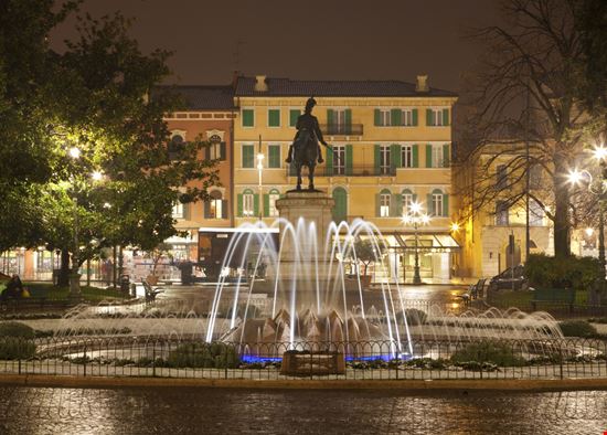 Piazza Bra Piazza Bra Renata Sedmakova - Shutterstock.com 