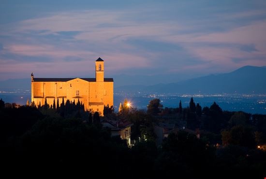 Abbazia di San Giusto a Tuscania Abbazia di San Giusto a Tuscania andras_csontos - Shutterstock.com 