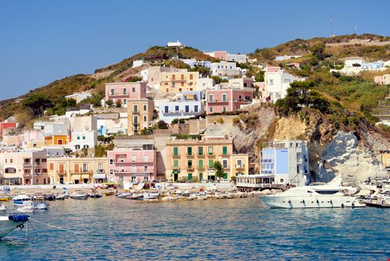 Isola di Ponza Isola di Ponza claudio zaccherini - Shutterstock.com 