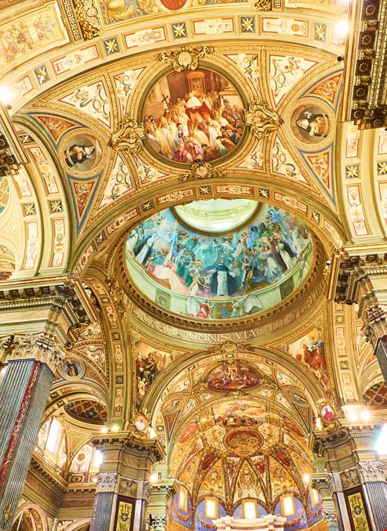 Santuario della Madonna del Rosario Santuario della Madonna del Rosario Alvaro German Vilela / Shutterstock.com 