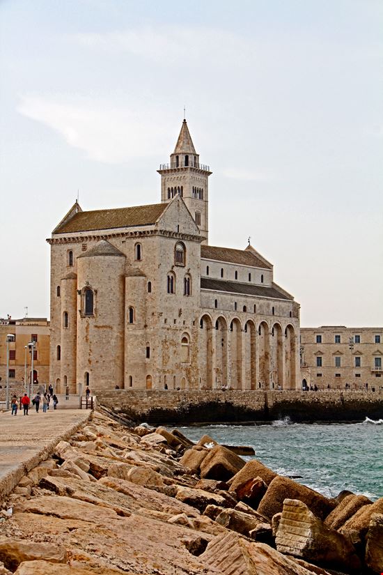 Trani Cattedrale stock.adobe.com 