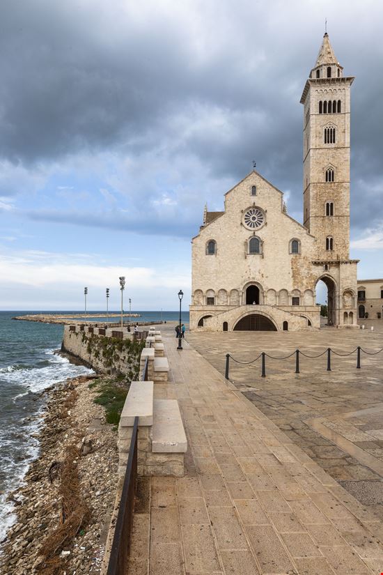 Trani Cattedrale stock.adobe.com 
