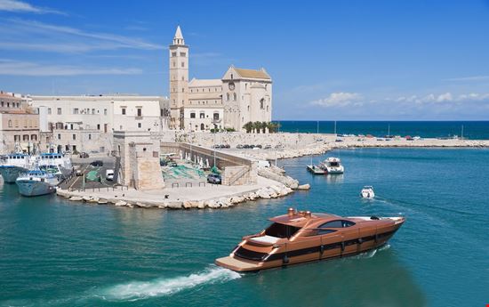 Trani Cattedrale stock.adobe.com 