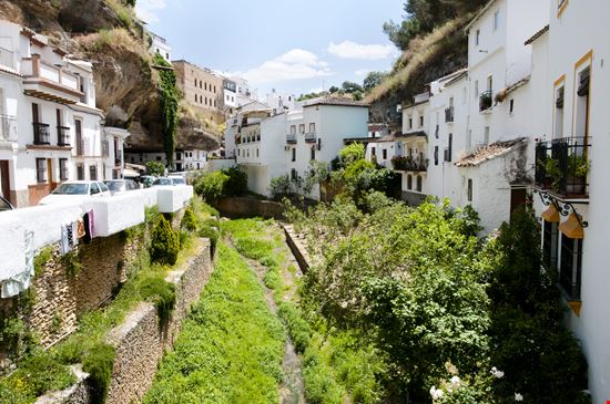 Setenil de las Bodegas Il 'pueblo blanco' nella roccia stock.adobe.com 