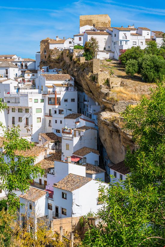 Setenil de las Bodegas Il 'pueblo blanco' nella roccia stock.adobe.com 
