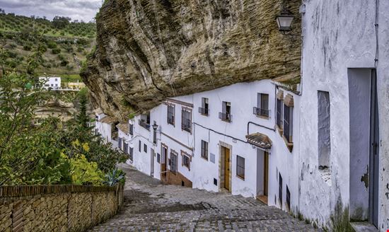 Setenil de las Bodegas Il 'pueblo blanco' nella roccia stock.adobe.com 