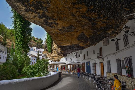 Setenil de las Bodegas Il 'pueblo blanco' nella roccia stock.adobe.com 