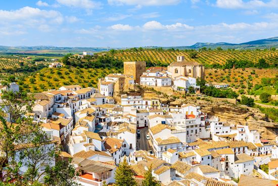 Setenil de las Bodegas Il 'pueblo blanco' nella roccia stock.adobe.com 