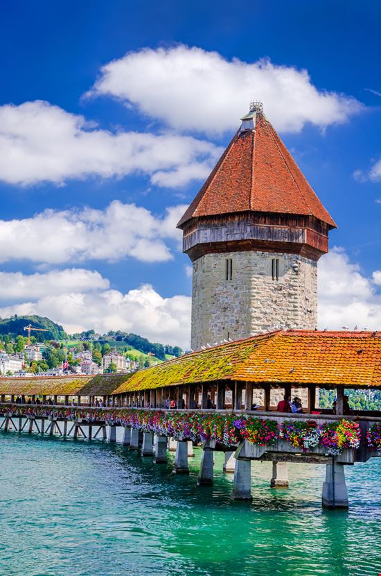 Kapellbrücke Luzern stock.adobe.com 