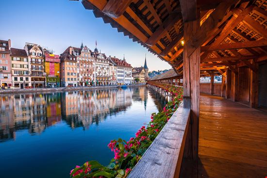 Kapellbrücke Luzern stock.adobe.com 