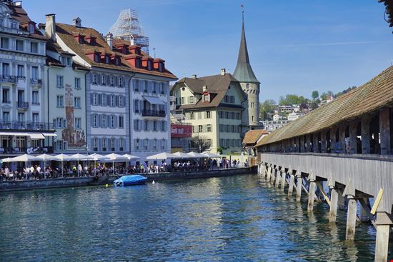 Kapellbrücke Luzern stock.adobe.com 