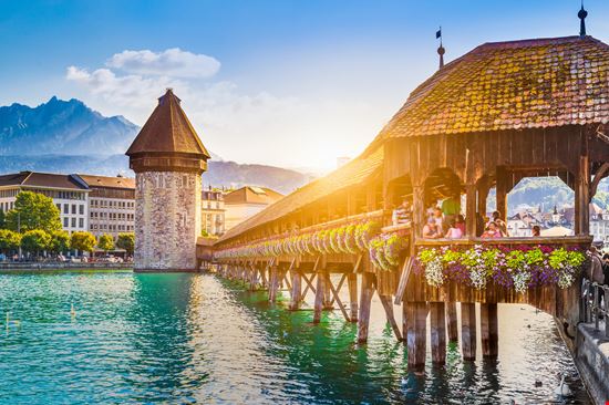 Kapellbrücke Luzern stock.adobe.com 