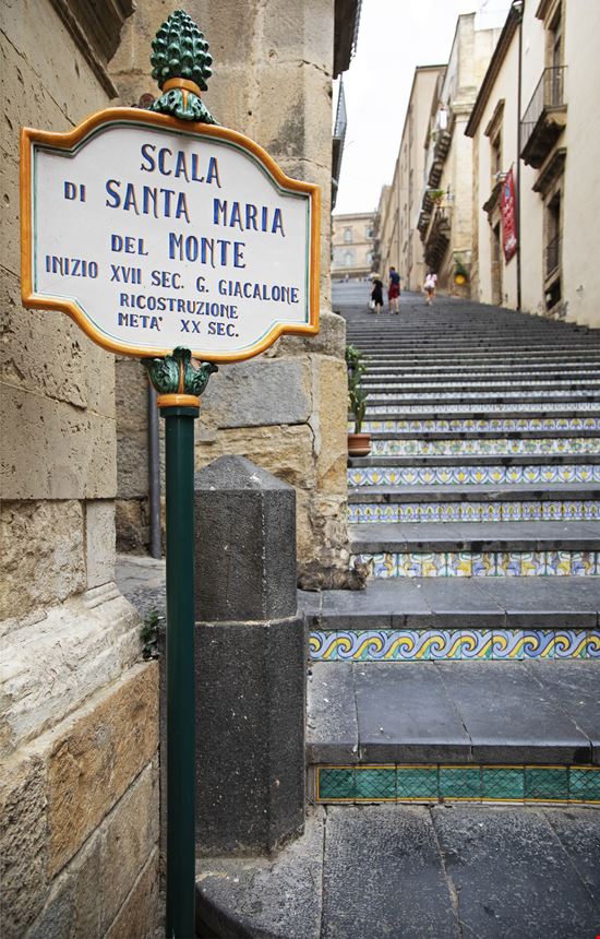 Caltagirone Scalinata di Santa Maria del Monte stock.adobe.com 