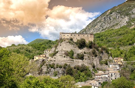 Cerro al Volturno Castello di Cerro al Volturno stock.adobe.com 