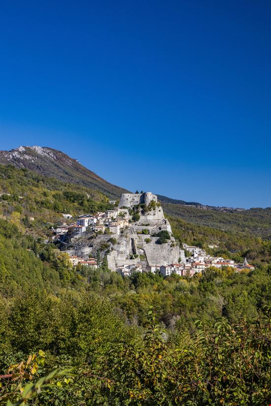 Cerro al Volturno Castello di Cerro al Volturno stock.adobe.com 