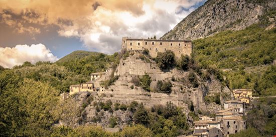 Cerro al Volturno Castello di Cerro al Volturno stock.adobe.com 