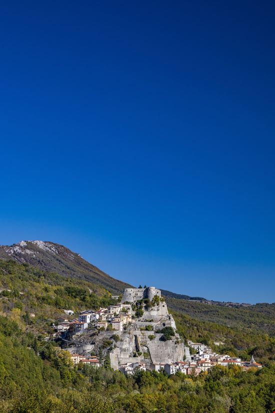 Cerro al Volturno Castello di Cerro al Volturno stock.adobe.com 