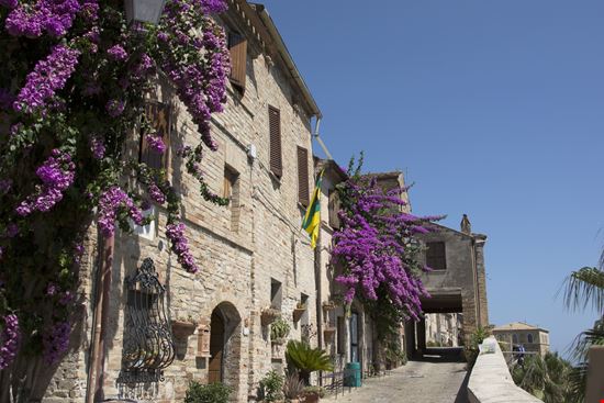 Fermo Torre di Palme stock.adobe.com 