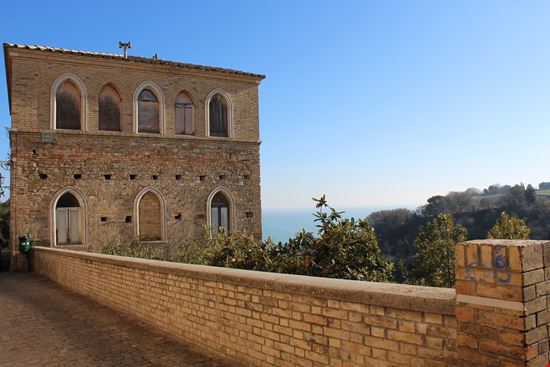 Fermo Torre di Palme stock.adobe.com 