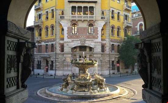 Quartiere Coppedè Quartiere Coppedè Eleonora Caimmi - Shutterstock.com 