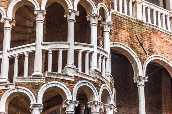 Scala Contarini del Bovolo Scala Contarini del Bovolo Pfeiffer - Shutterstock.com 